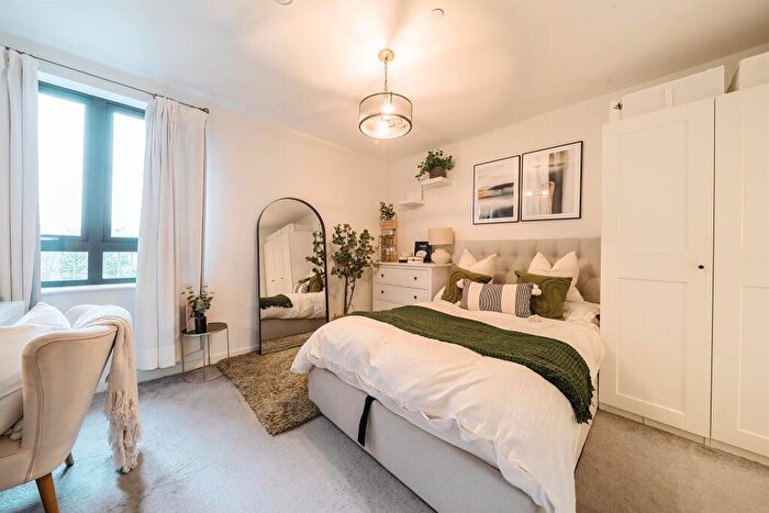 1 Bedroom Flat For Sale In Lakeside Drive, London, NW10