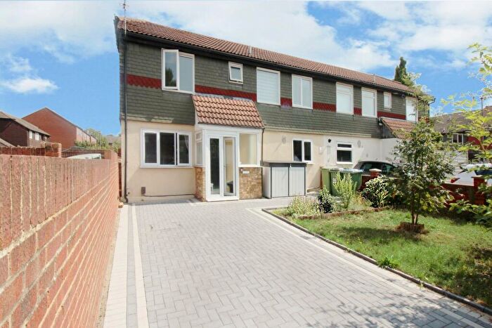 2 Bedroom House To Rent In Epstein Road, London, SE28