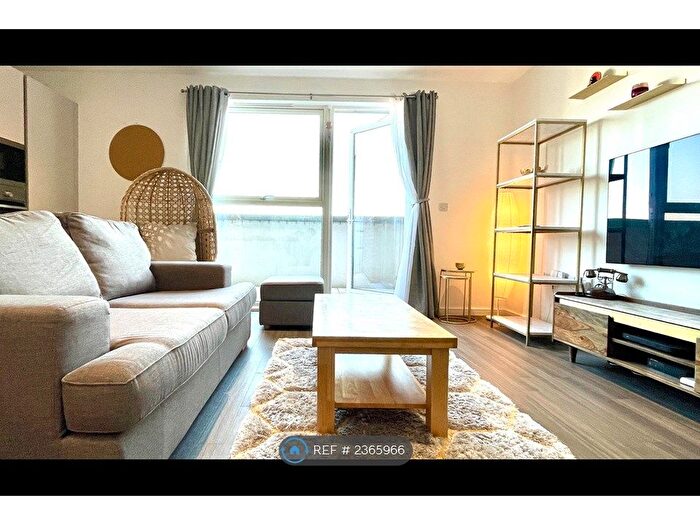 1 Bedroom Flat To Rent In Gerrard Court, Hounslow, TW3