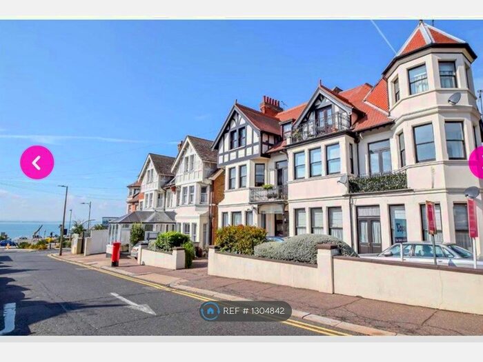 2 Bedroom Flat To Rent In Winton Hall, Westcliff-On-Sea SS0