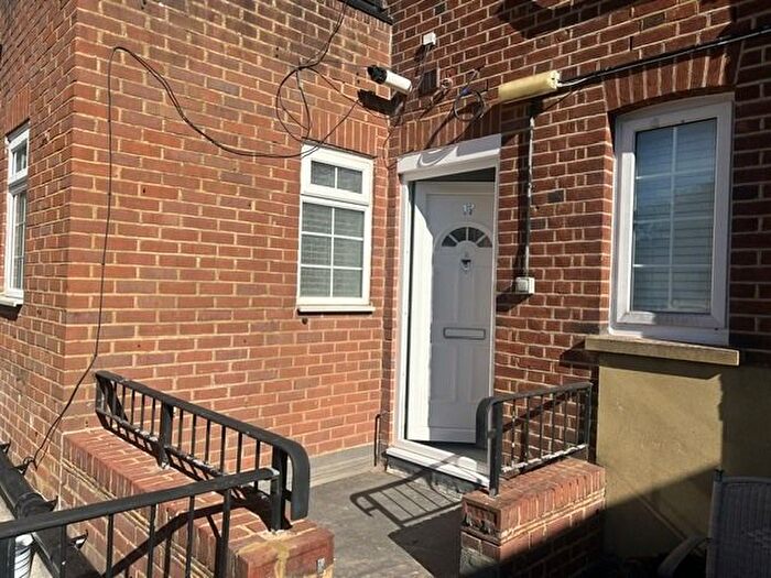 2 Bedroom Flat To Rent In Pinner, HA5