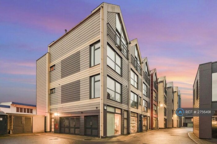 2 Bedroom Flat To Rent In Willow House, London, SE4