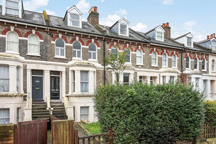 2 Bedroom Flat To Rent In Linden Grove, Peckham, SE15