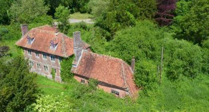 6 Bedroom Detached House For Sale In East Winterslow, Salisbury, Wiltshire, SP5