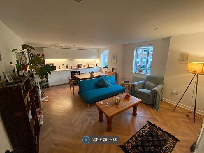 2 Bedroom Flat To Rent In Allied Court, London, N1