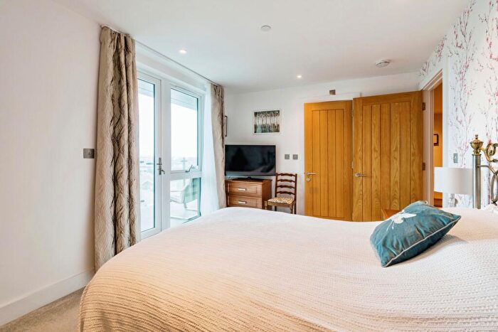2 Bedroom Flat For Sale In Maritime Walk, Ocean Village, Southampton, Hampshire, SO14
