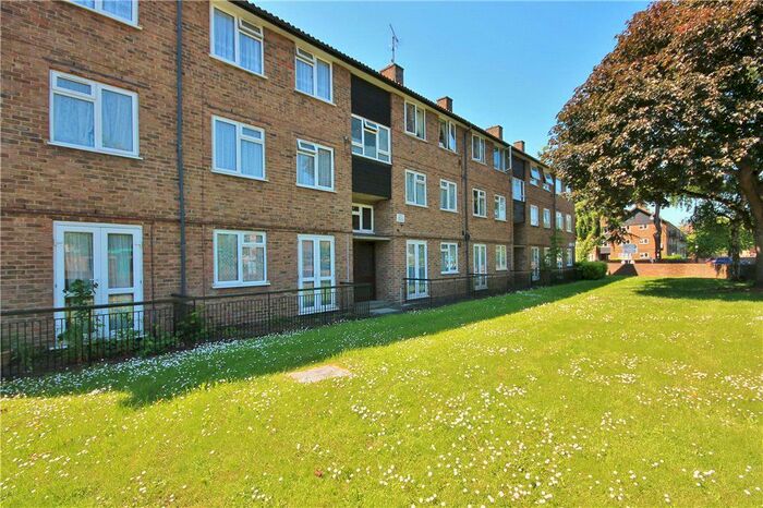 3 Bedroom Maisonette To Rent In Town Tree Road, Ashford, Surrey, TW15