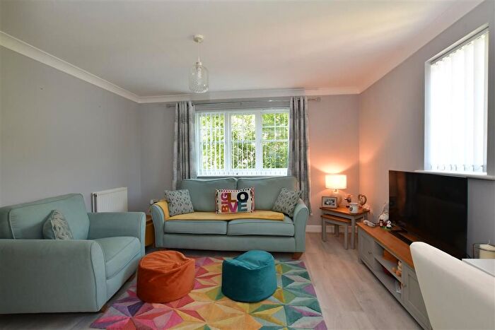 1 Bedroom Flat For Sale In Caspian Way, Purfleet, Essex, RM19