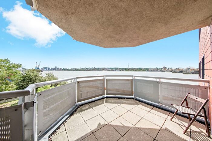 3 Bedroom Flat To Rent In Wards Wharf Approach, Silvertown, E16