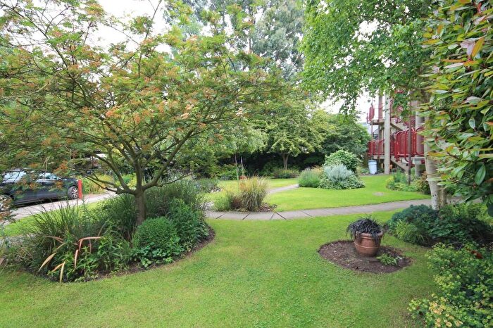 1 Bedroom Flat To Rent In Chamberlin Court, Westfield Lane, CB4