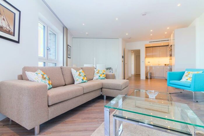 3 Bedroom Apartment To Rent In Wiverton Tower, Aldgate Place, Aldgate, E1