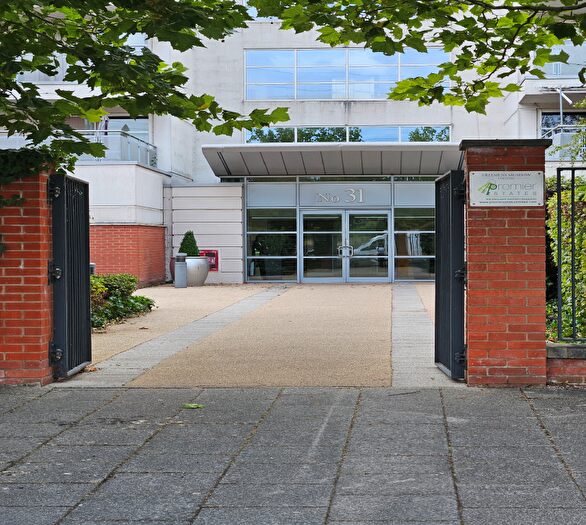 1 Bedroom Apartment For Sale In Watkin Road, Leicester, LE2