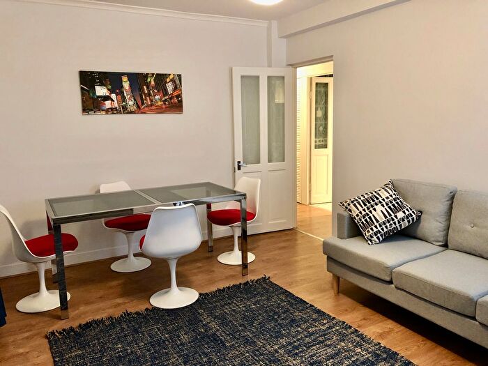 1 Bedroom Flat To Rent In Clapham Crescent, Clapham Common, London, SW4