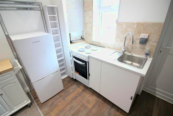 1 Bedroom Flat To Rent In Wesley Avenue, Hounslow, TW3