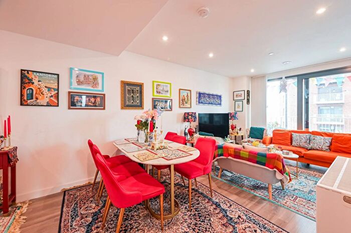 3 Bedroom Flat For Sale In Gillender Street, Bow, London, E3