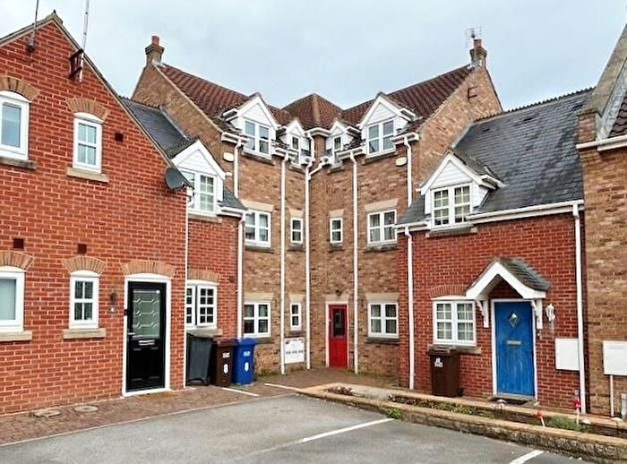 2 Bedroom Flat To Rent In Cornmill Court, Sherburn, LS25