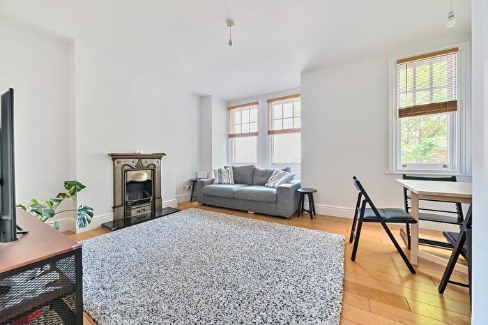 2 Bedroom Flat To Rent In Darell Road, Richmond, TW9