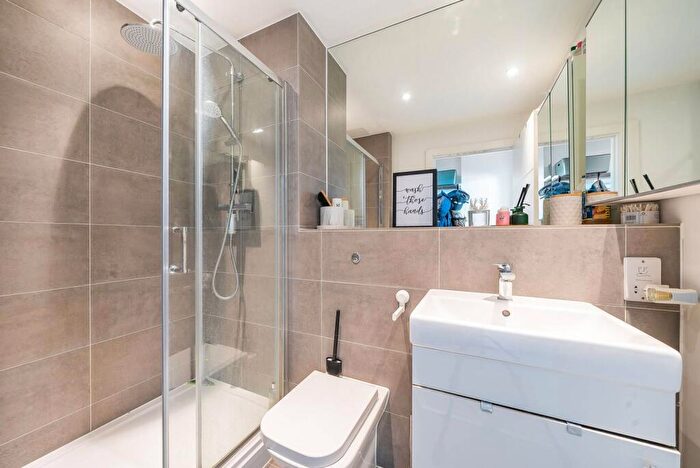 1 Bedroom Flat For Sale In Imperial Drive, Rayners Lane, Harrow, HA2