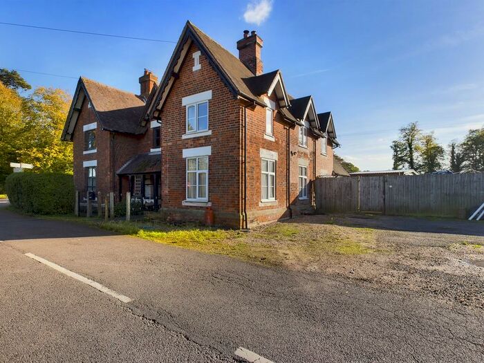 3 Bedroom Semi-Detached House For Sale In Byrkley Drive, Rangemore, DE13