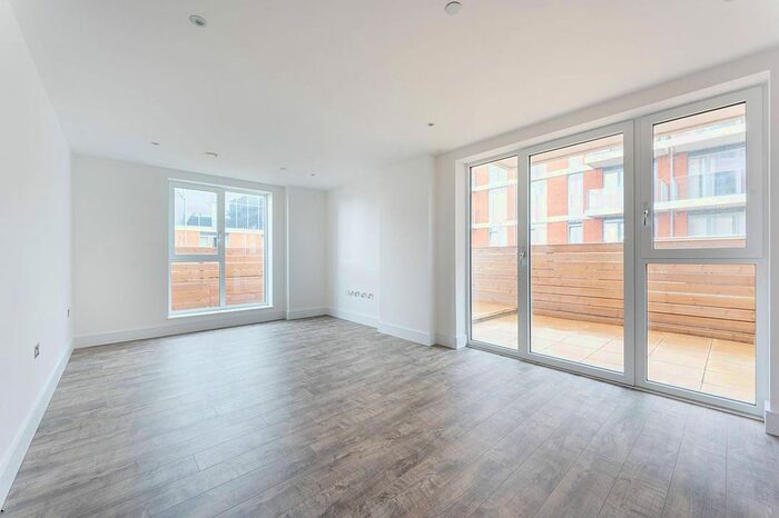 2 Bedroom Flat To Rent In Talisker House, Acton, London, W3