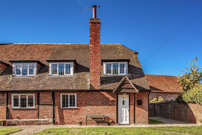 2 Bedroom Property For Sale In Compton Manor, Compton, RG20