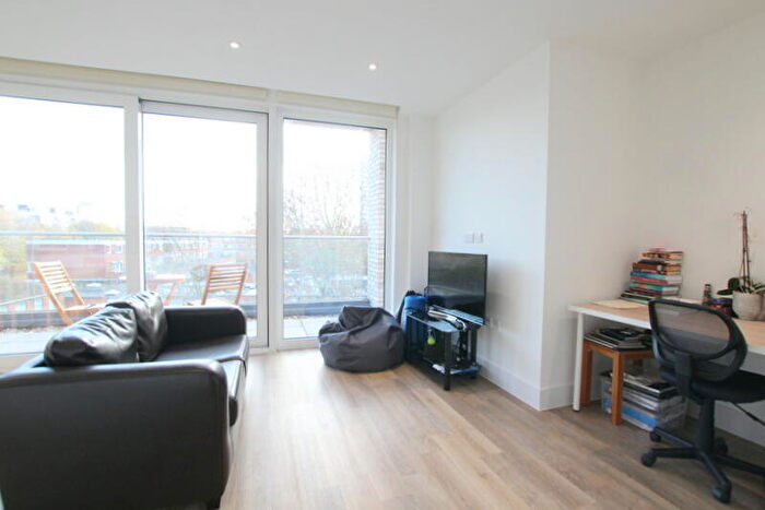 1 Bedroom Flat To Rent In Butler Court, Hyde Lane, Wandsworth, London, SW11