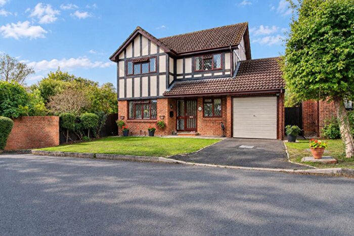 4 Bedroom Detached House For Sale In Thorp Close, Binfield Village, RG42