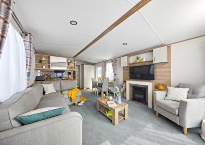 2 Bedroom Mobile/park Home For Sale In Lanyon Holiday Park, Loscombe Lane, Four Lanes, TR16