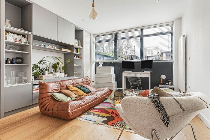 2 Bedroom Flat To Rent In Coleman Fields, Islington, London, N1