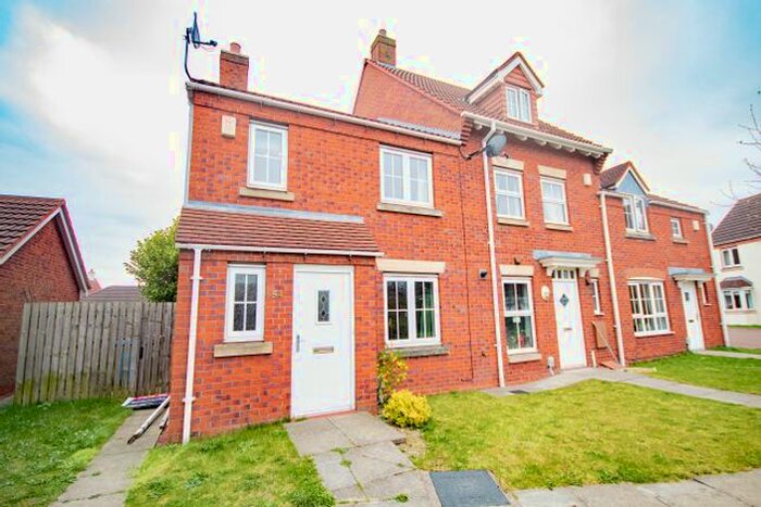 3 Bedroom End Of Terrace House To Rent In Rivelin Park, Kingswood, Hull, HU7