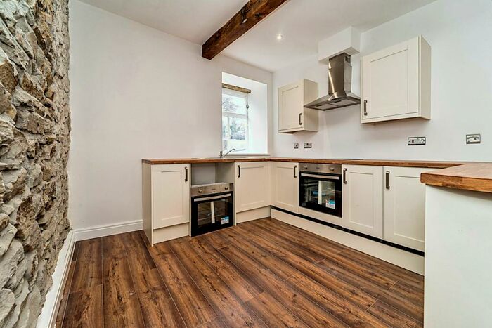 2 Bedroom Apartment To Rent In Healey Wood Road, Burnley, Lancashire, BB11