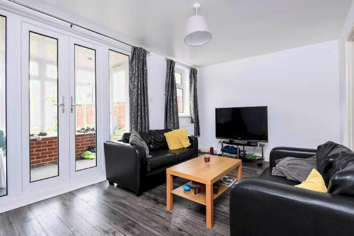 3 Bedroom Terraced House To Rent In Oldridge Road, London, SW12