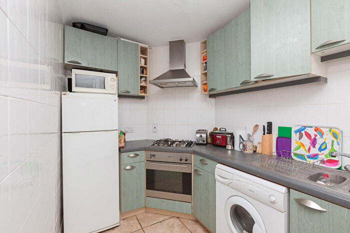 3 Bedroom Flat To Rent In Jacobson House, Old Castle Street, London, E1