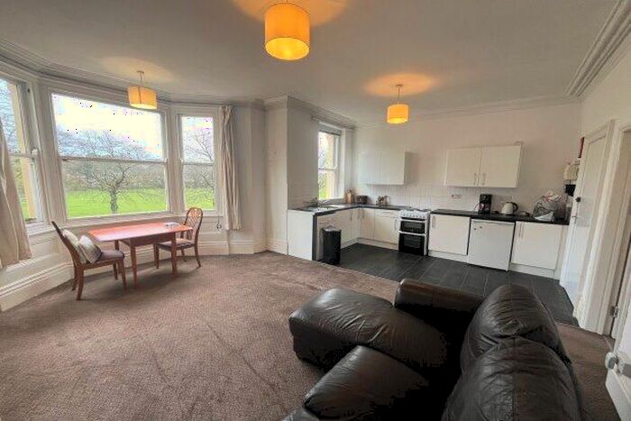 1 Bedroom Flat To Rent In Ninian Road, Caerdydd, CF23