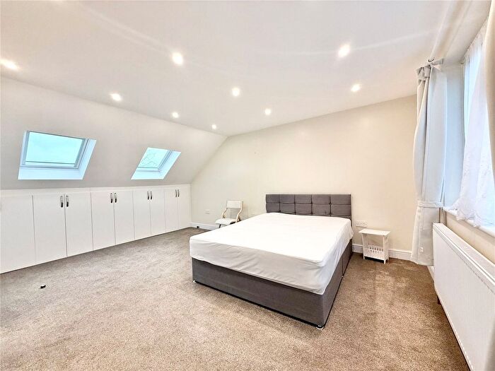 3 Bedroom Flat To Rent In Stirling Road, Hayes, UB3