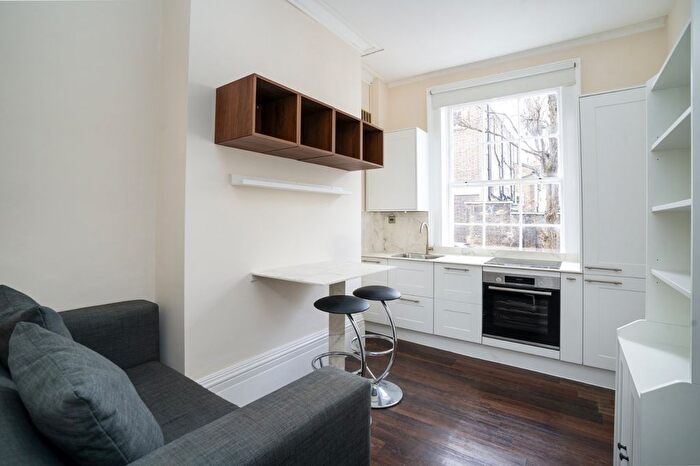 2 Bedroom Flat To Rent In Lloyd Street, Islington, London, WC1X