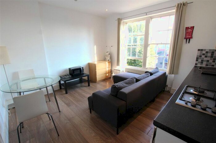 2 Bedroom Flat To Rent In The Highway, London, E1W