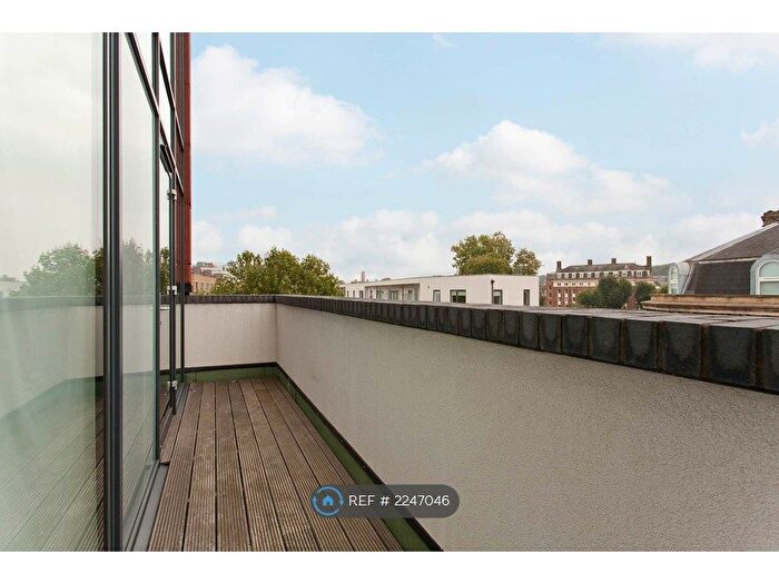 2 Bedroom Flat To Rent In Greenwich High Road, London, SE10