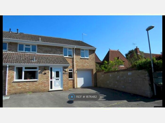 4 Bedroom Semi-Detached House To Rent In Windsor Way, Alderholt, Fordingbridge, SP6