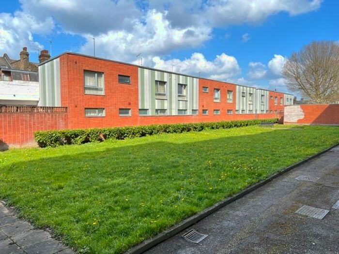 3 Bedroom Maisonette To Rent In Reed Road, London, N17