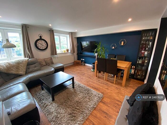 2 Bedroom Flat To Rent In Ardennes House, London, E16