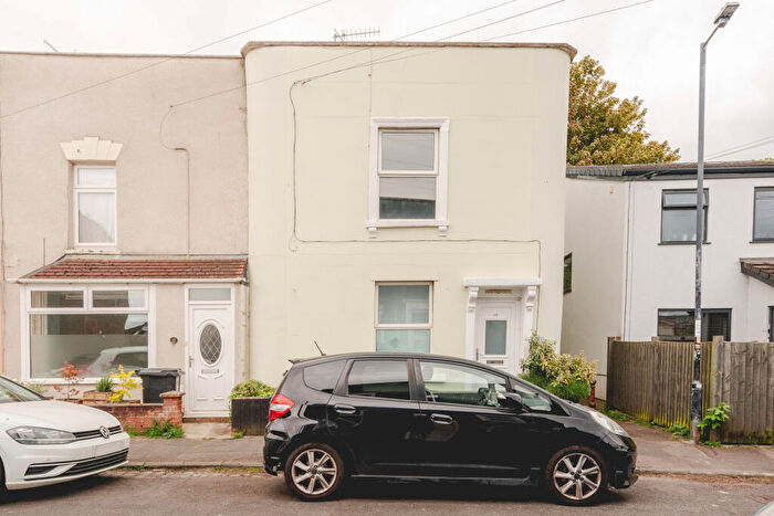1 Bedroom Flat For Sale In Somerset Terrace, Windmill Hill, Bristol, BS3