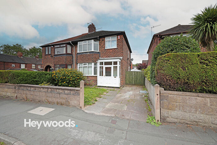 3 Bedroom Semi Detached House For Sale In Deaville Road, Bucknall, Stoke-on-Trent, Staffordshire, ST2