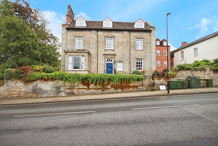 3 Bedroom Flat For Sale In Castle Lane, Warwick, Warwickshire, CV34