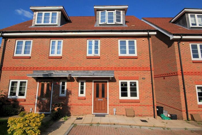 4 Bedroom Semi-Detached House To Rent In Louden Square, Earley, Reading, Berkshire, RG6
