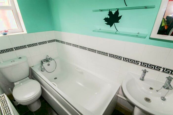 Studio To Rent In Atherley Road, Southampton, SO15