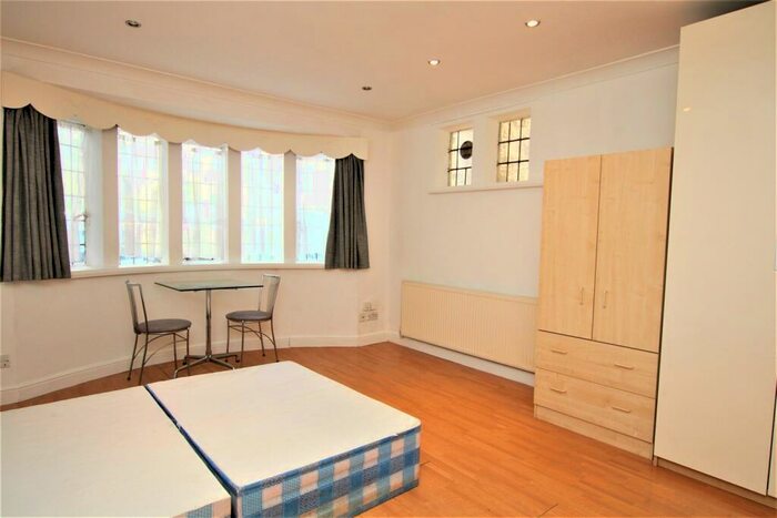 Flat To Rent In Finchley Road, Golders Green, NW11