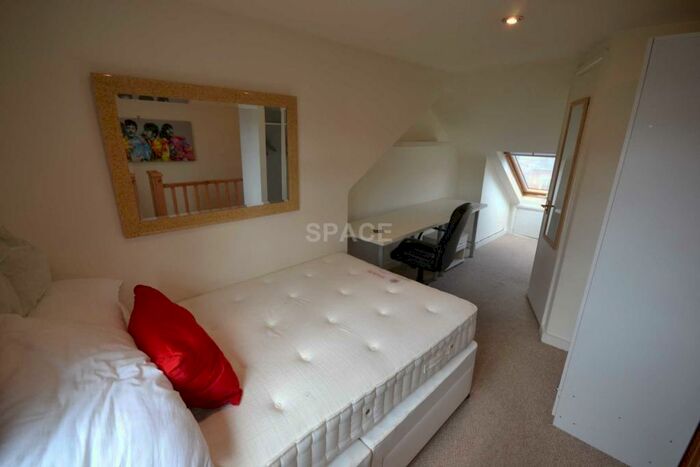 3 Bedroom Terraced House To Rent In Foxhill Road, Reading, Berkshire, RG1