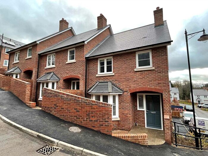 2 Bedroom End Of Terrace House To Rent In Walsham Close, Boxmoor, HP1