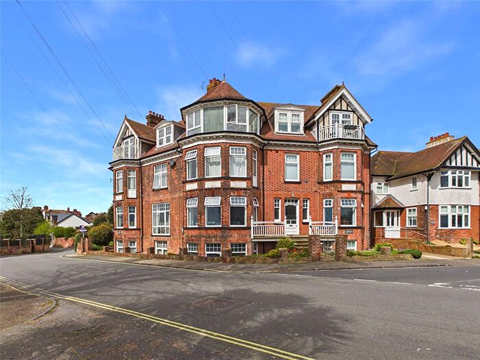 2 Bedroom Flat For Sale In Hamilton Gardens, Felixstowe, Suffolk, IP11
